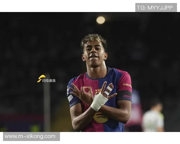 亚马尔分享圣诞假期视频与德约科维奇父子同框参加环足奖活动